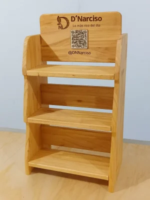 Exhibidor de Madera con QR