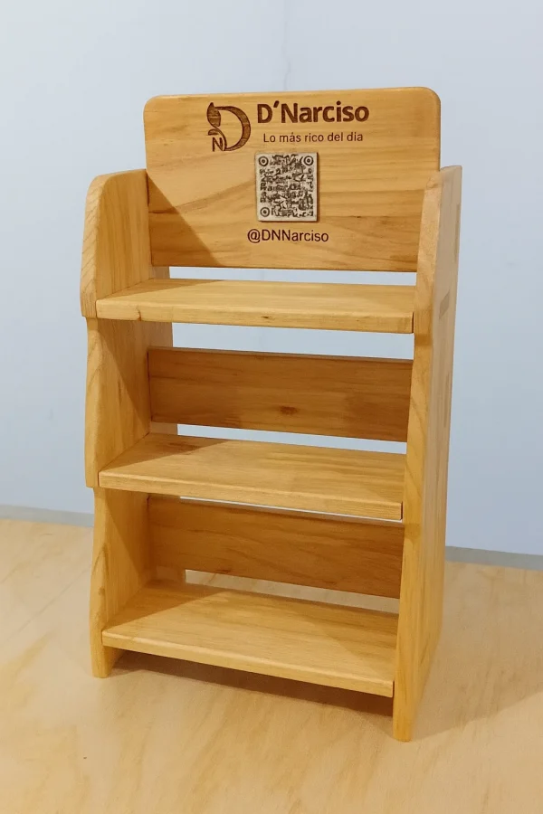 Exhibidor de Madera con QR