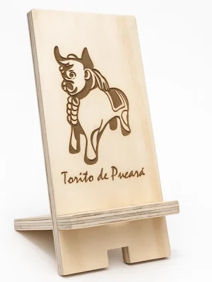 Soporte de Madera para Celular con Torito de Pucará