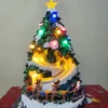 Villa Navideña en Forma de Árbol con Tren